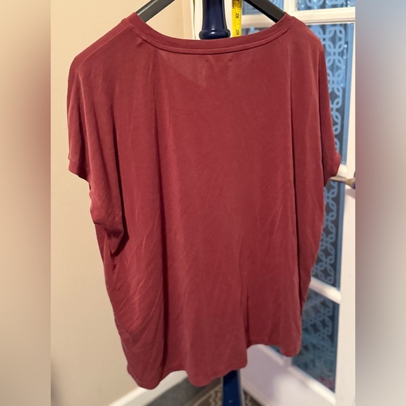Edgely Boxy V-Neck Rich Burgundy Short Sleeve Tee, Size 1X - Picture 4 of 4